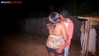 Utcai romantika és forró szex egy pufók klublánnyal