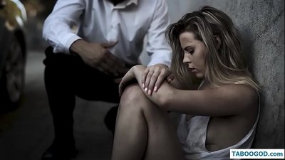 Perverz történetek: hajléktalan tinédzser lány